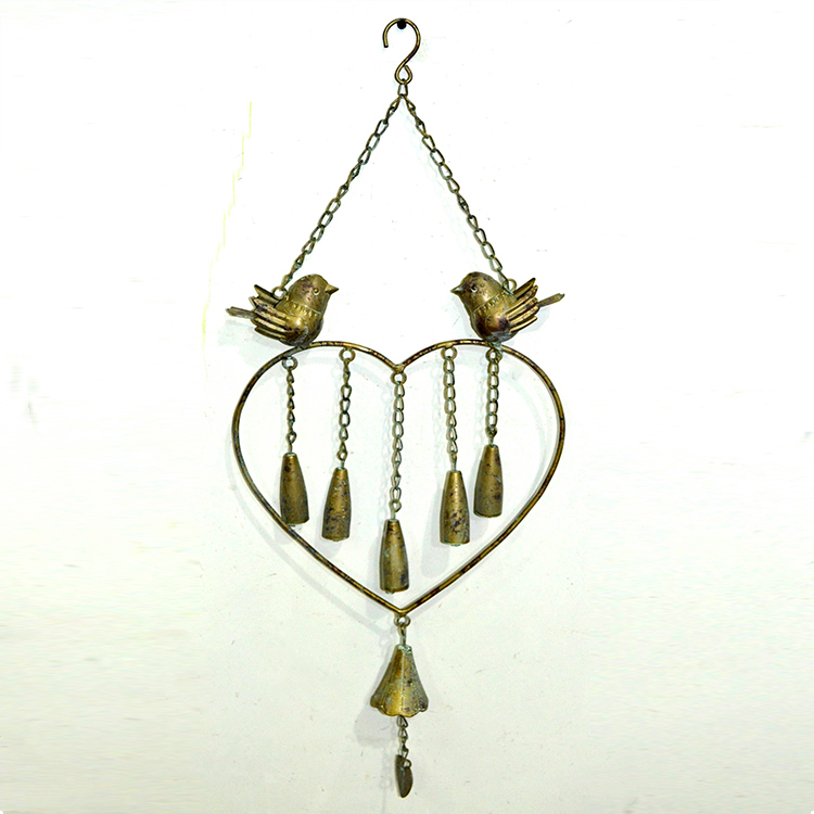Antique outdoor metal Wall hanging heart shape decor wind chimes