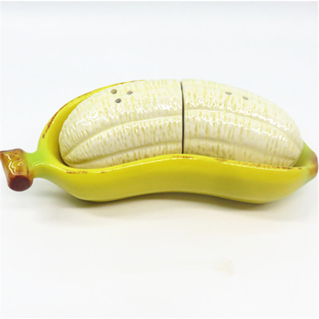 Creative  Ceramic  Banana Salt  Pepper shaker , factory   produce ceramic  salt and pepper shaker  set with holder