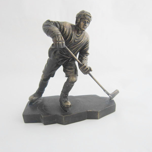 Custom Polyresin Resin Sport man Figurine, ice hockey