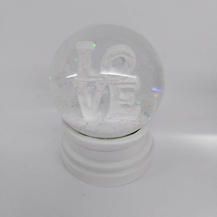 Best selling resin snowballs pure white valentines snow globes custom