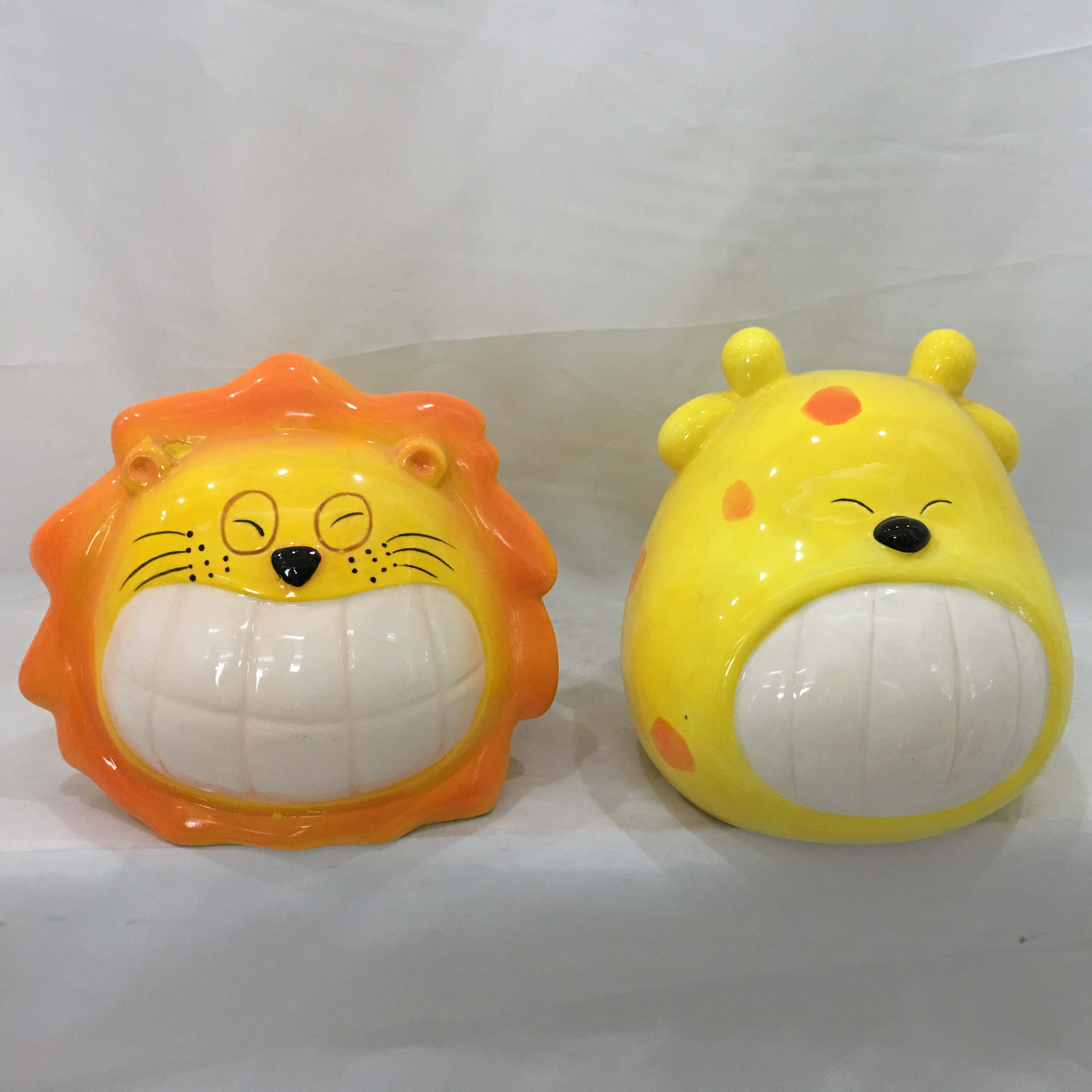 2019 New animal shape ceramic coin bank cute smile lion design money bank