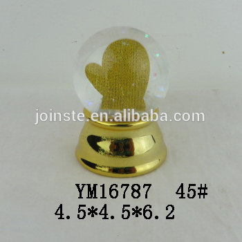 Custom resin golden color glove snow globe souvenir home decoration