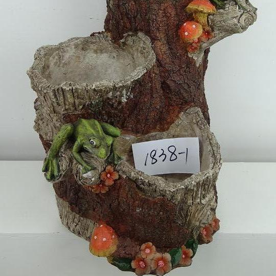 Custom stump shape resin flower planter pot with frog statues resin garden decoration