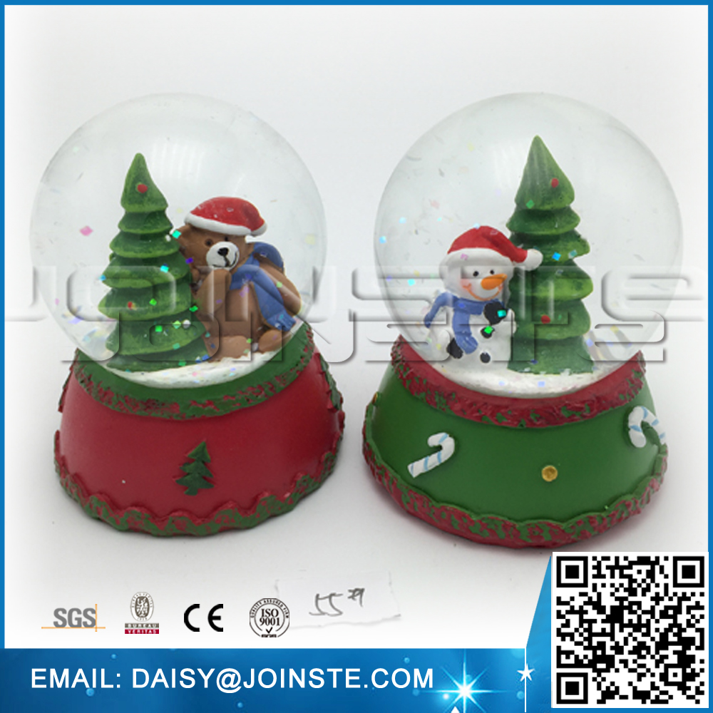 Factory custom christmas resinic snow globe