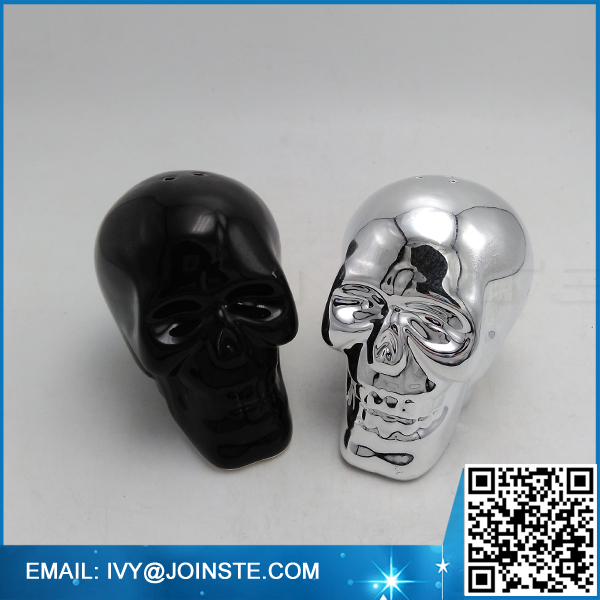 Novelty skull shape salt and pepper shaker , black and silvery salt pepper shakerset ceramic