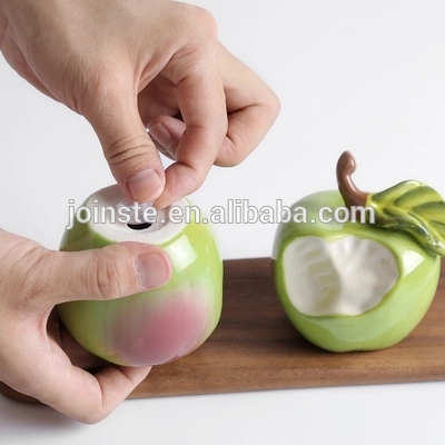 Customized green apple shape ceramic salt and pepper shaker spice shaker