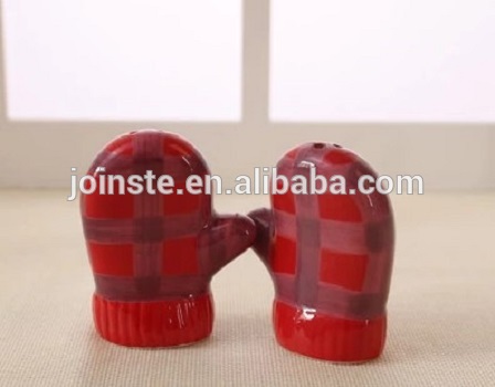 Customized Christmas glove ceramic salt and pepper shaker home decoration