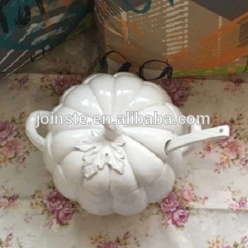 Customized white pumpkin shape ceramic cookie jar candy jar made in China