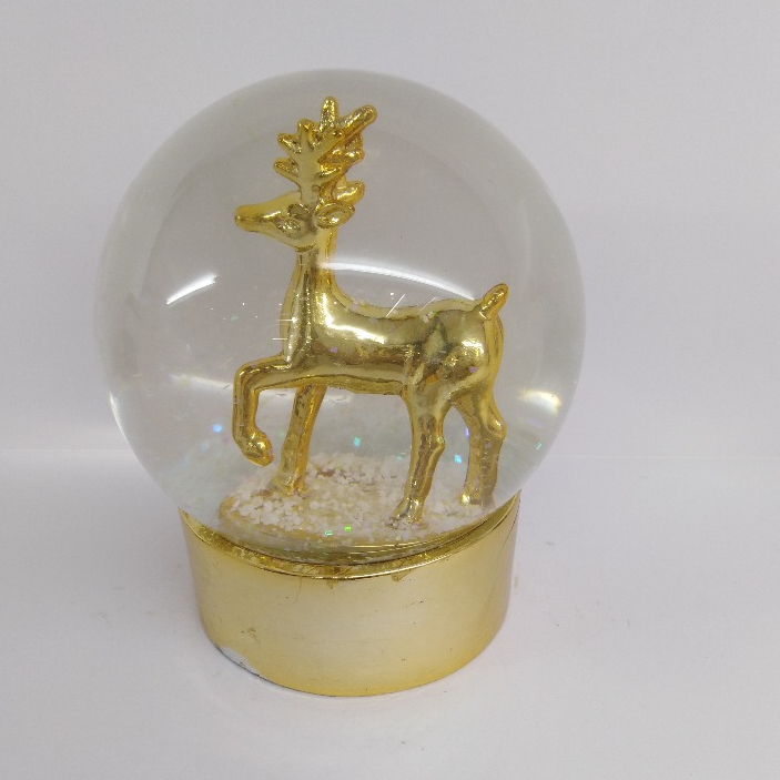 Gold plating Christmas reindeer snow globe resin 100 mm snow ball wholesale