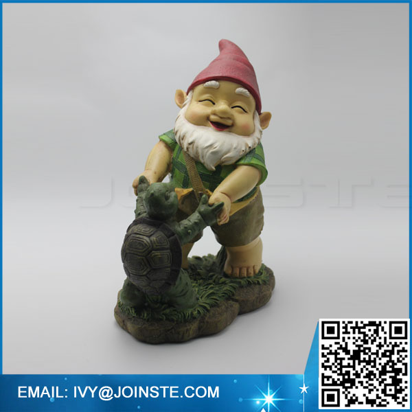 Funny design garden decoration gnome and turtle figurine ,resin funny gnome for garden