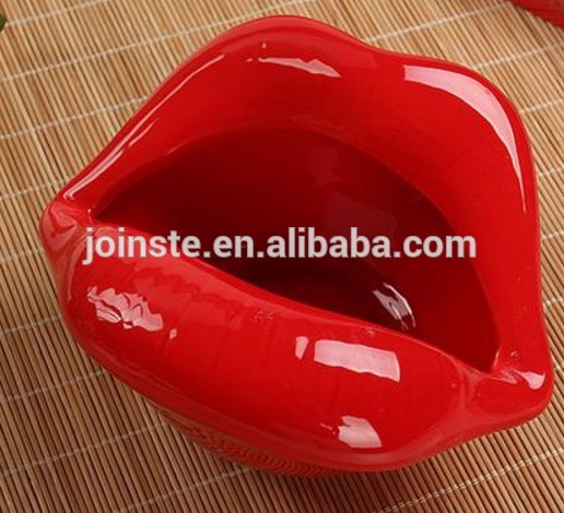 Custom cheap red lip shape ceramic ashtray creative decoration