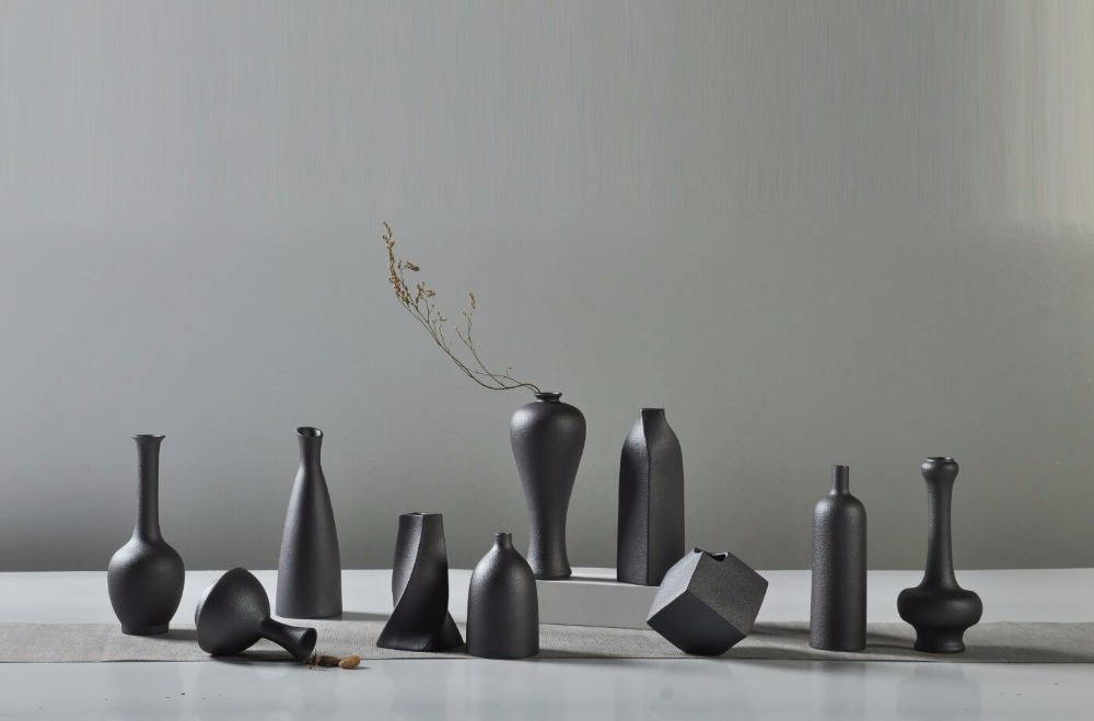 Black color simple ceramic flower vase