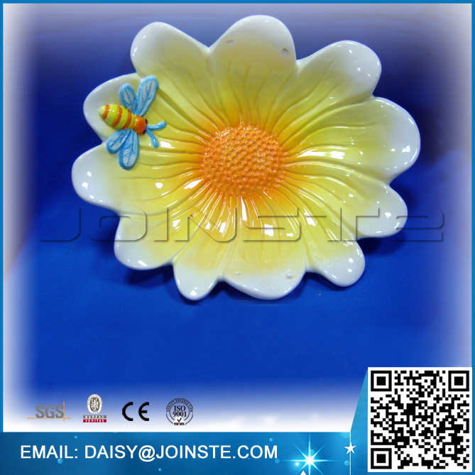 Flower shaped easter dessert plates