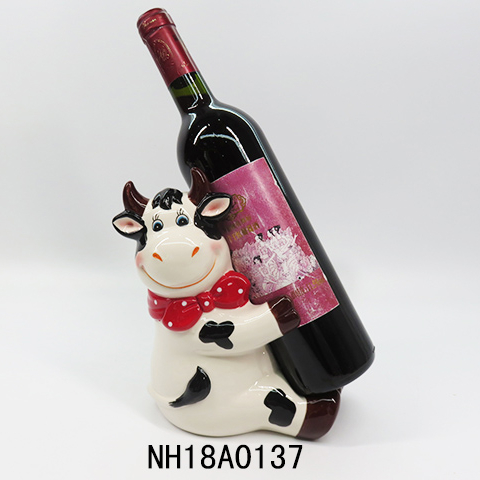 Funny Gatas Cow Kinulit Bino Botelya Tighupot Ornamental Polyresin Toro naghupot sa vino