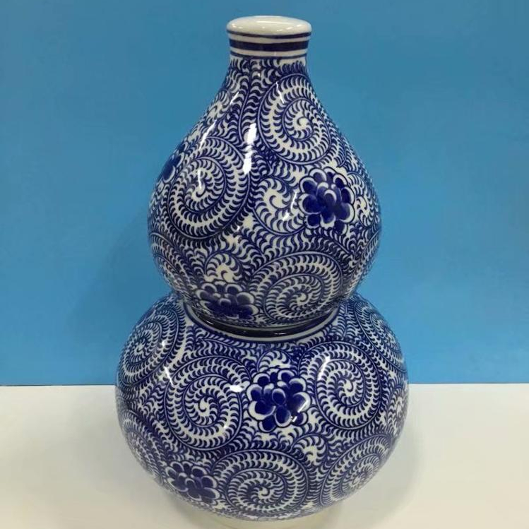 Cucurbit shape chinese antique blue and white porcelain storage jar