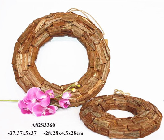 Natural christmas primitive wooden wreath with bark