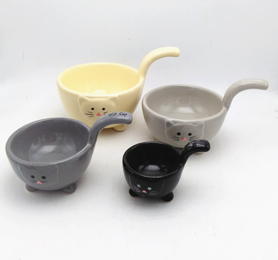 Ceramic kitty bowl with handle
