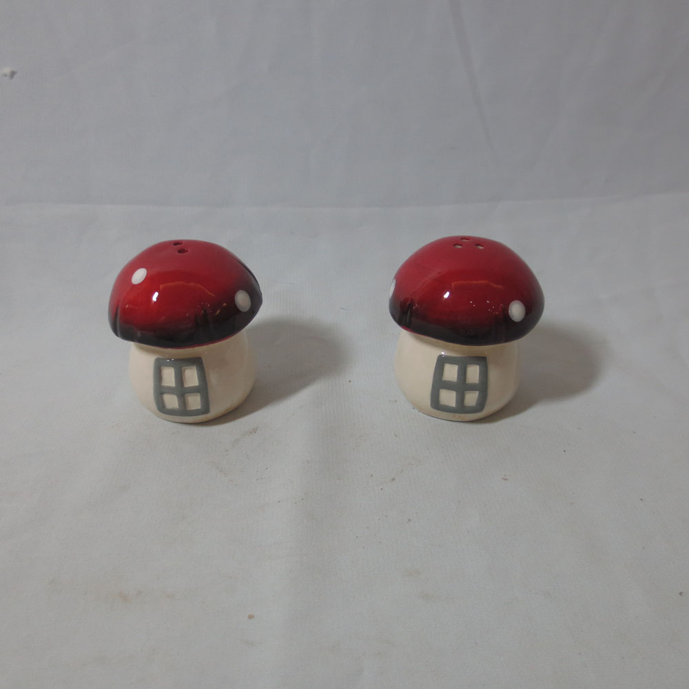 Ceramic Christmas red mushroom ornament Salt & Pepper Shaker