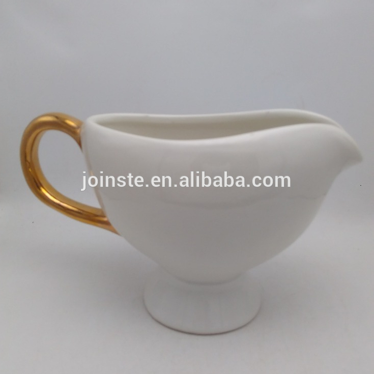 Simple pure white cute shaped ceramic gold color handle mug