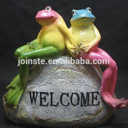 Custom resin colorful frog sitting in stone shape decoration outdoor garden ornament