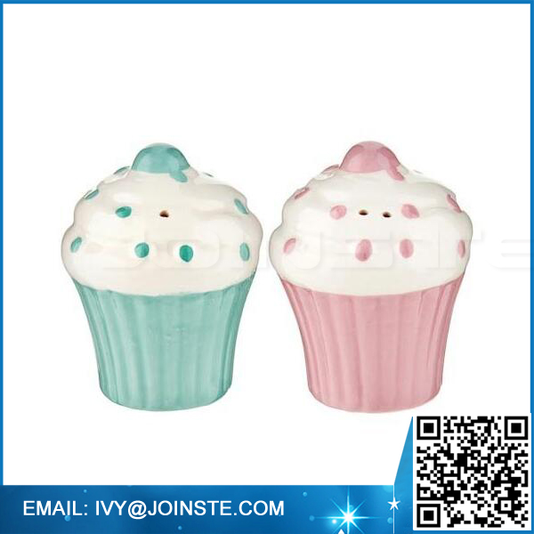 Cupcake salt and pepper shakers , ceramic lovely cupcake shaped pepper shakers