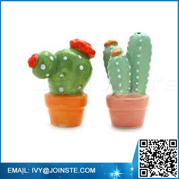 New design S &P shakers ,cactus shaped salt shakers, ceramic pepper salt shakers