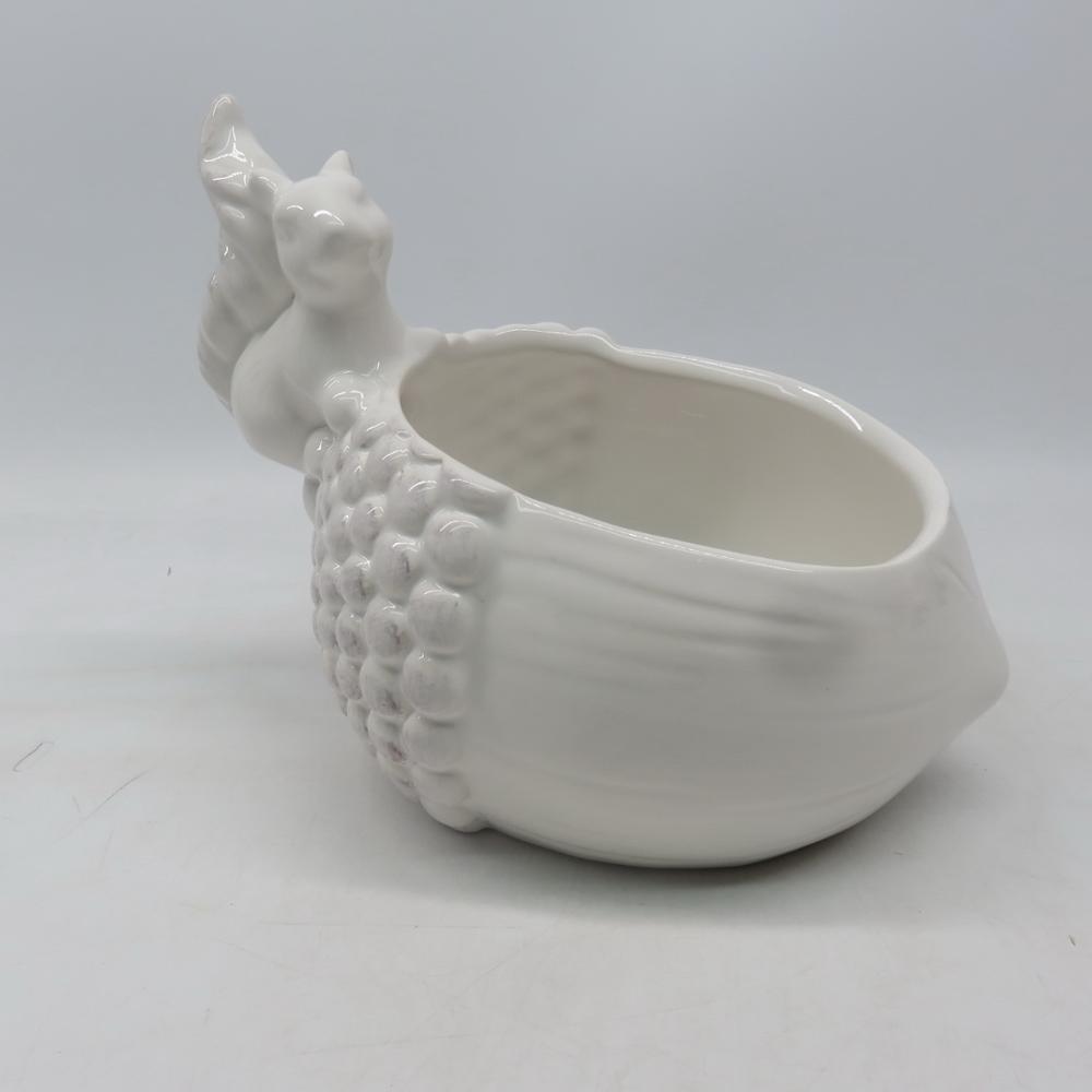 Custom Ceramic soup bowls,white ceramic pinecone bowls with squirrel