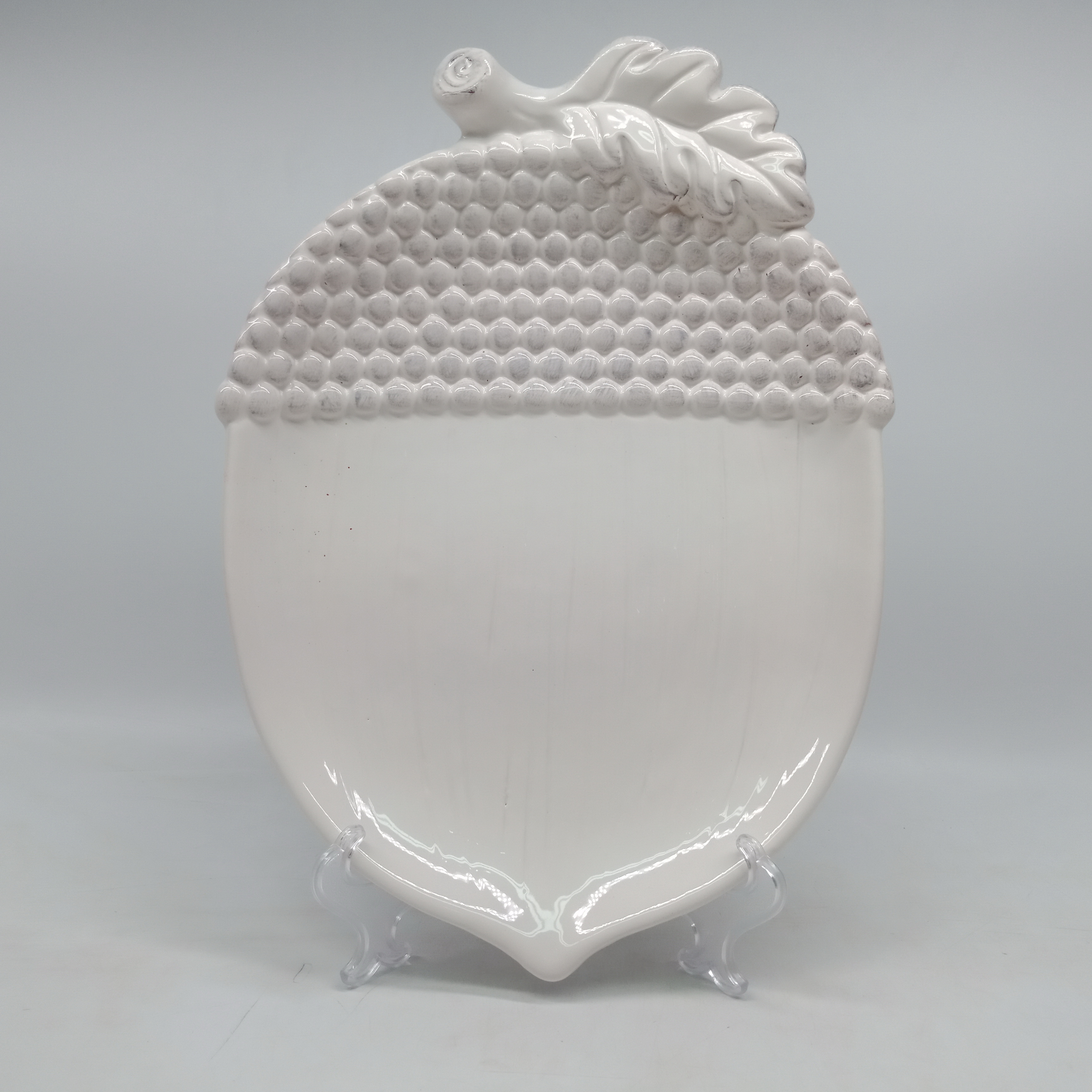 Customized ceramic plain white plate,ceramic pinecone plate, white porcelain pinecone dishes