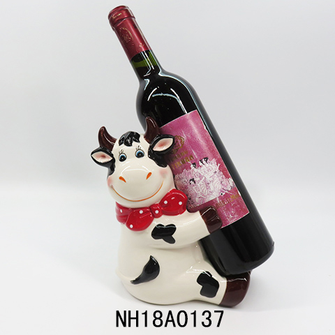 Animal wine hawak ng bote, nakakatawa ceramic baka may hawak ng bote ng alak