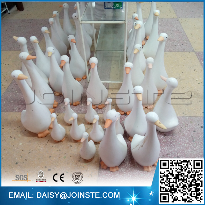 Multi sizes goose figurine