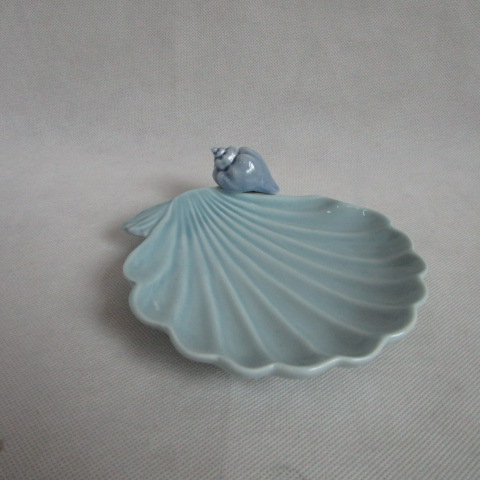 Simple fashion personality handmade clam shell design ceramic ashtray small dish