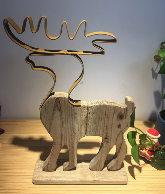 Natural primitive  wooden deer decorations