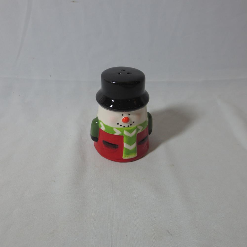 White porcelain salt and pepper shaker ceramic Santa snowman salt shaker and pepper