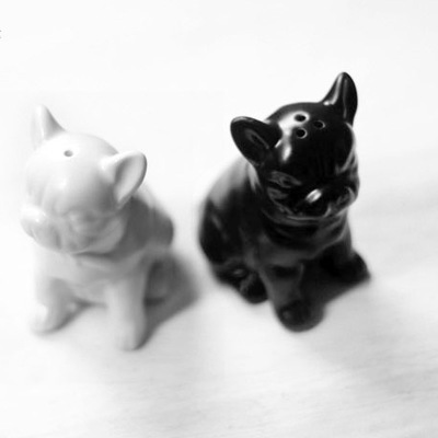 Ceramic Dog Shakers,Custom salt and pepper shakers,Bulldog salt and pepper shaker