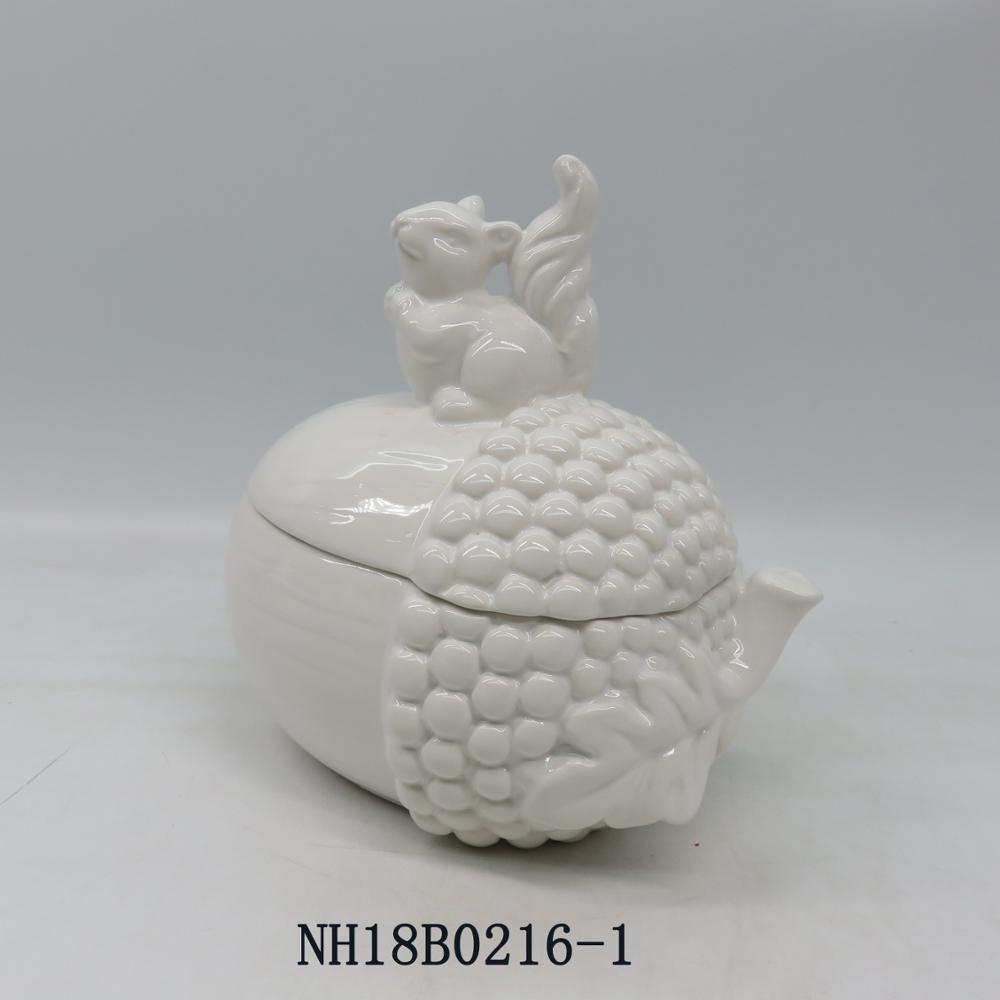 Animal Shape Ceramic pot with lid,  Squirrels and pine cones shape candy jar