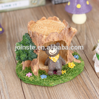 Custom cheap bear sitting in stump handmade painting resin decoration