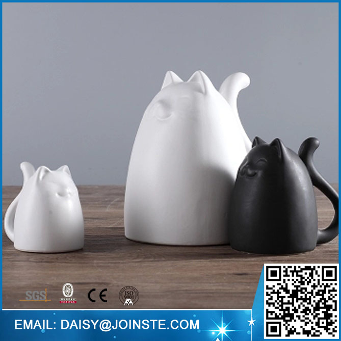 Ceramic white and black cat,ceramic wholesale lucky kitty cat figurines