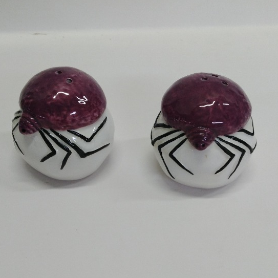 Ceramic Spider shape salt pepper shaker mini size salt shaker and pepper shaker